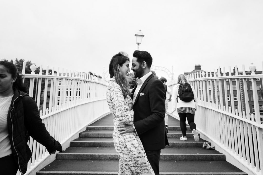 couple embracing on the Ha'Penny Bridge in Dublin