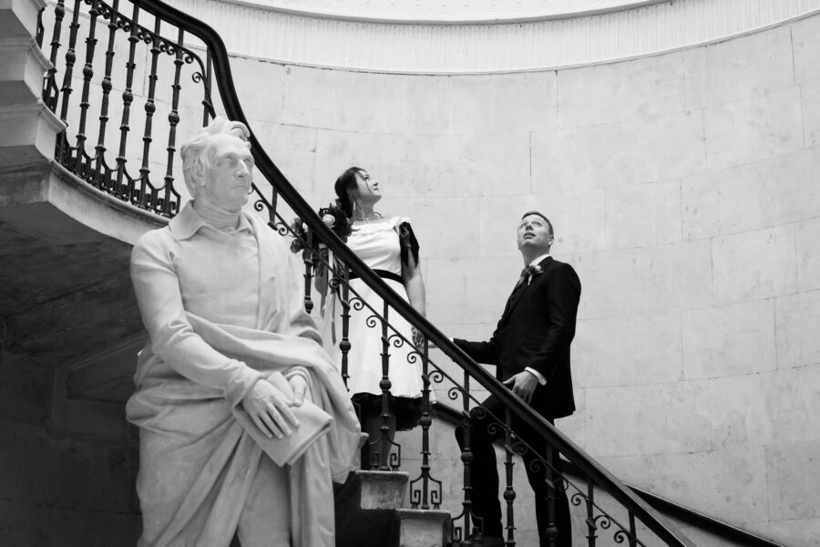 bride and groom at the stairs of Dublin City Hall