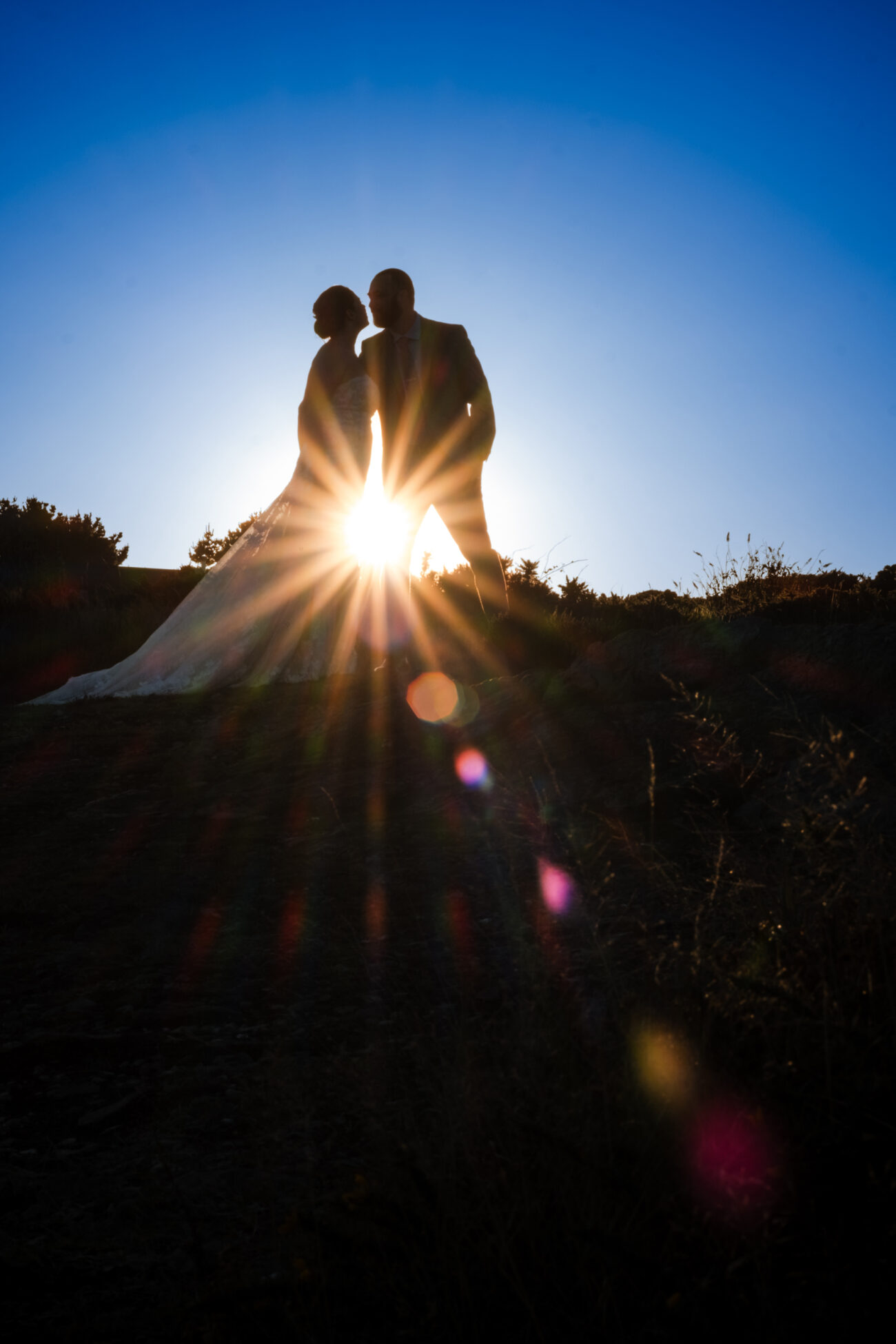 silouette of couple kissing at Howth Cliffs, couples photography in Howth