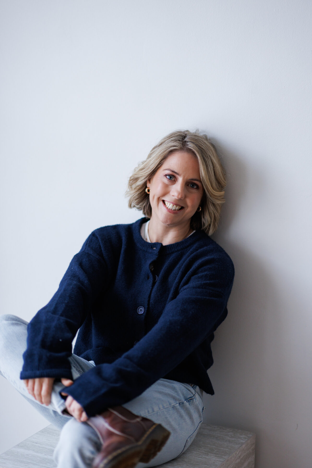 Dena Shearer is a wedding, elopement and engagement photographer based in Dublin