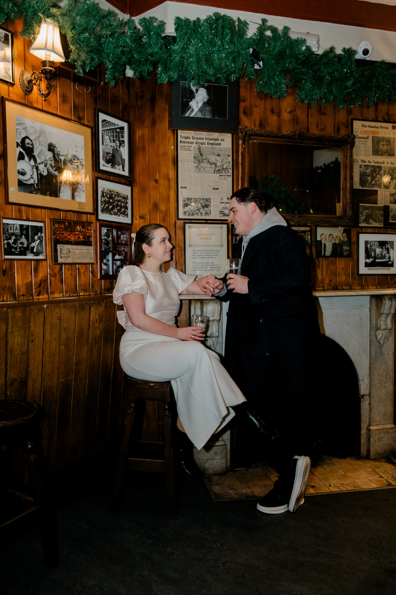 Couple holding hands and chatting in O'Donoghues Pub in Dublin